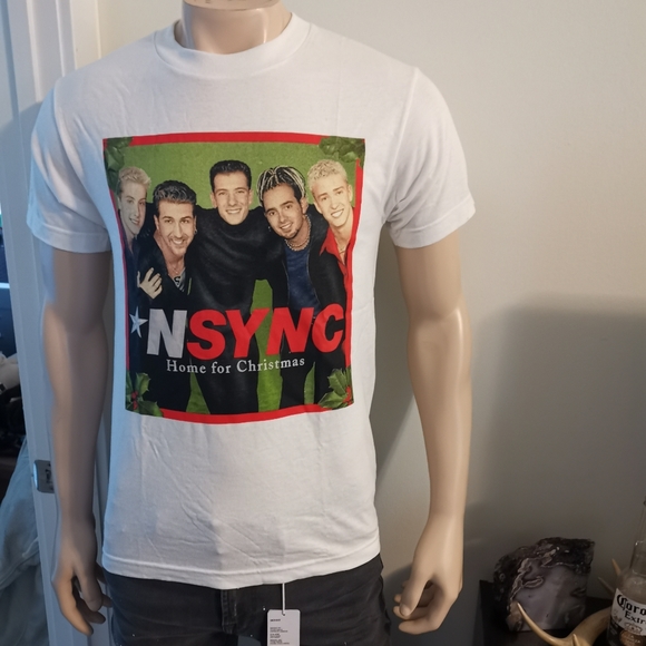 🆕💎Rare Urban Outfitters *NSYNC Home For the Holidays Graphic Tee - Picture 3 of 4